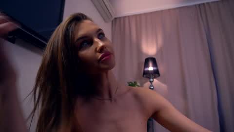 Snapshot of felissiany chatting on 03/09/25, 07:23 Hello im Nova online show from 03/09/25, 07:23