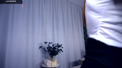 Snapshot of felissiany chatting on 09/28/25, 04:18 Hello im Nova online show from 09/28/25, 04:18