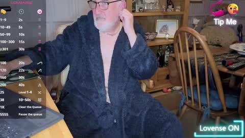 Snapshot of fellainsp8 chatting on 10/17/25, 08:00 Adam online show from 10/17/25, 08:00