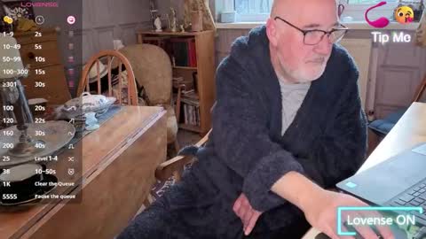 Snapshot of fellainsp8 chatting on 10/28/25, 07:34 Adam online show from 10/28/25, 07:34