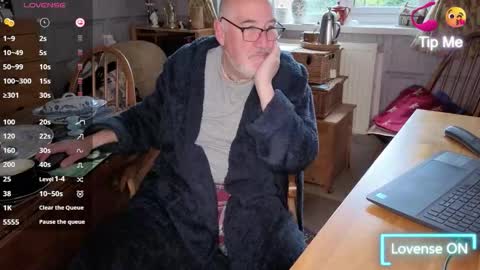 Snapshot of fellainsp8 chatting on 10/30/25, 07:54 Adam online show from 10/30/25, 07:54