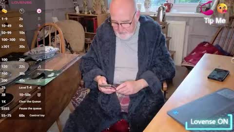 Snapshot of fellainsp8 chatting on 10/31/25, 07:20 Adam online show from 10/31/25, 07:20