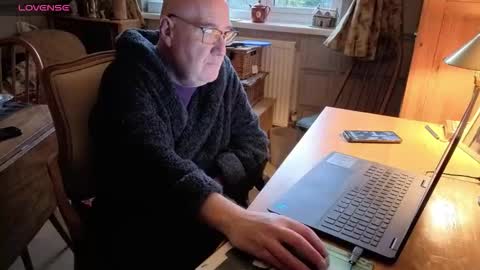 Snapshot of fellainsp8 chatting on 11/03/25, 07:31 Adam online show from 11/03/25, 07:31