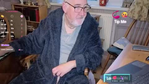 Snapshot of fellainsp8 chatting on 11/19/25, 07:30 Adam online show from 11/19/25, 07:30