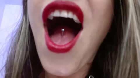 Snapshot of fenix_11_ chatting on 12/17/24, 11:49 Alejandra online show from 12/17/24, 11:49