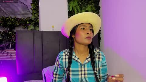 fernanda_liie_ online show from 10/21/25, 12:28