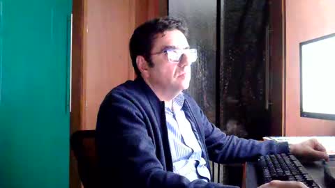 Snapshot of fernandoreutergrant chatting on 10/14/25, 10:54 fernandoreutergrant online show from 10/14/25, 10:54