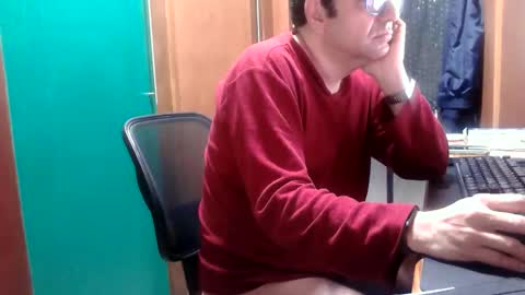 Snapshot of fernandoreutergrant chatting on 10/15/25, 11:21 fernandoreutergrant online show from 10/15/25, 11:21