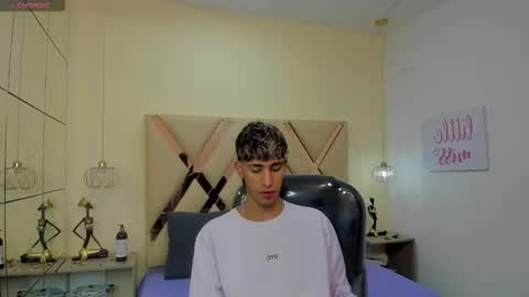 FER PHOENIX online show from 10/31/25, 03:18