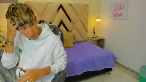 FER PHOENIX online show from 11/13/25, 03:27