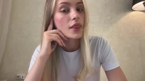 Lisa online show from 10/08/25, 08:23