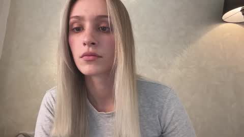 Lisa online show from 10/19/25, 09:21