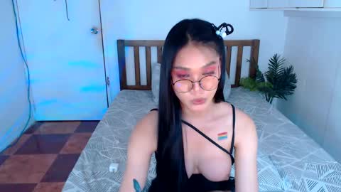 Snapshot of filipina_sassyqirl19xxx chatting on 12/27/24, 02:22 sweet online show from 12/27/24, 02:22