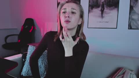 Snapshot of filipinaadams chatting on 02/13/25, 02:12 cap and Lana  online show from 02/13/25, 02:12