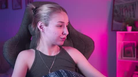 Snapshot of filipinaadams chatting on 02/23/25, 05:01 cap and Lana  online show from 02/23/25, 05:01