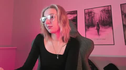 Snapshot of filipinaadams chatting on 03/02/25, 02:30 cap and Lana  online show from 03/02/25, 02:30