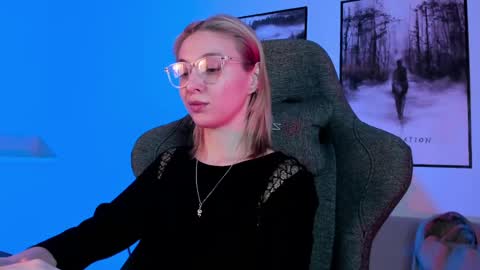 Snapshot of filipinaadams chatting on 03/06/25, 08:52 cap and Lana  online show from 03/06/25, 08:52