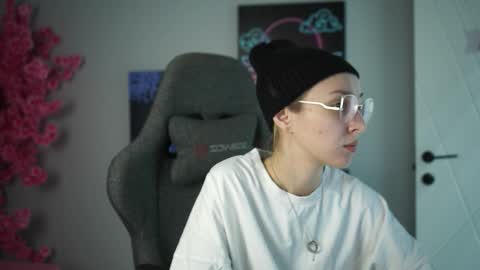 Snapshot of filipinaadams chatting on 10/12/25, 02:43 cap and Lana  online show from 10/12/25, 02:43