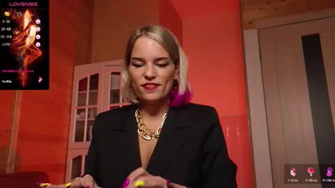 Lady online show from 11/06/25, 04:24