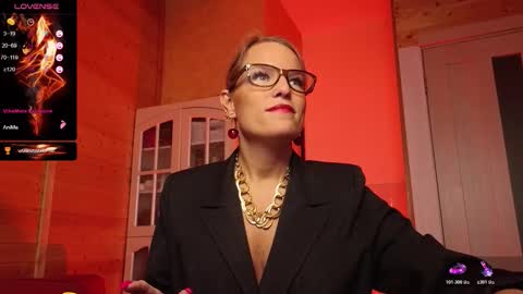 Lady online show from 11/28/25, 11:18