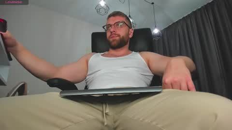FindomGuyXXX online show from 11/18/25, 04:33