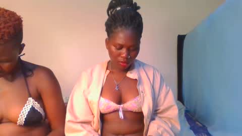 Snapshot of fine_melanie chatting on 01/11/25, 02:52 melanie online show from 01/11/25, 02:52