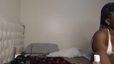 Snapshot of fine_melanie chatting on 09/20/25, 12:11 melanie online show from 09/20/25, 12:11