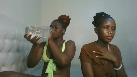 Snapshot of fine_melanie chatting on 10/17/25, 08:55 melanie online show from 10/17/25, 08:55