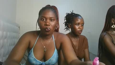 Snapshot of fine_melanie chatting on 10/18/25, 09:26 melanie online show from 10/18/25, 09:26