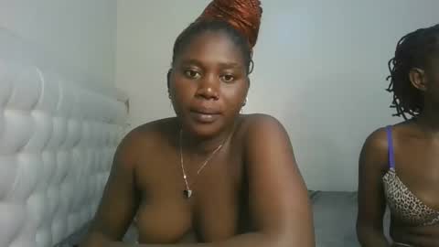 Snapshot of fine_melanie chatting on 10/19/25, 09:37 melanie online show from 10/19/25, 09:37