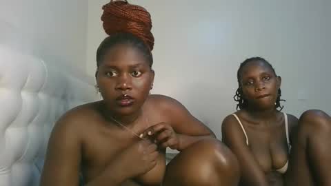 Snapshot of fine_melanie chatting on 10/23/25, 12:10 melanie online show from 10/23/25, 12:10