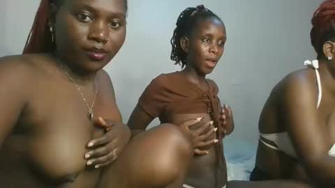 Snapshot of fine_melanie chatting on 10/25/25, 12:40 melanie online show from 10/25/25, 12:40