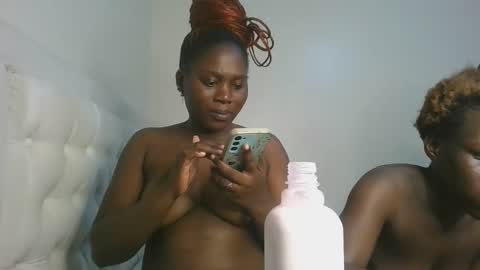 Snapshot of fine_melanie chatting on 11/05/25, 11:16 melanie online show from 11/05/25, 11:16