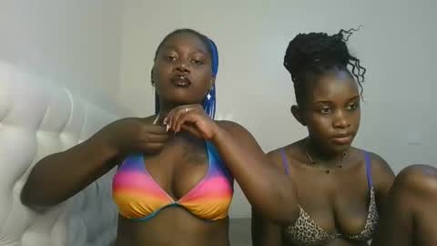 Snapshot of fine_melanie chatting on 11/19/25, 09:20 melanie online show from 11/19/25, 09:20