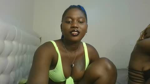 Snapshot of fine_melanie chatting on 11/20/25, 04:23 melanie online show from 11/20/25, 04:23