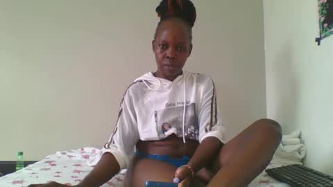 caro online show from 10/13/25, 07:52