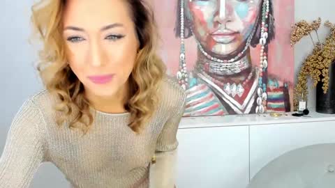 Snapshot of finestchantilly chatting on 01/01/25, 04:07 FinestChantilly online show from 01/01/25, 04:07