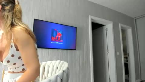 Snapshot of finestchantilly chatting on 10/16/25, 03:18 FinestChantilly online show from 10/16/25, 03:18