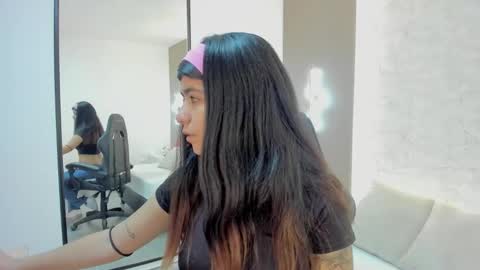 F I O R E L L A  online show from 11/14/25, 02:21