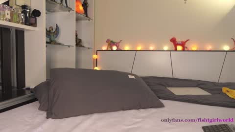 Tia online show from 02/08/25, 03:31