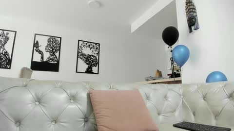 Snapshot of fit_fray chatting on 10/14/25, 03:13 FRAIDER online show from 10/14/25, 03:13