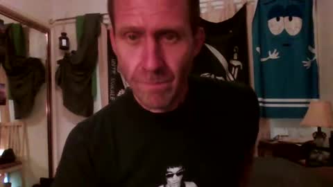 Snapshot of fitsandpics chatting on 11/24/25, 08:08 wolfgangfox online show from 11/24/25, 08:08