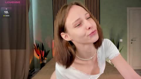 Snapshot of fixielu chatting on 09/18/25, 03:08 im Linda please give me thumbs up online show from 09/18/25, 03:08