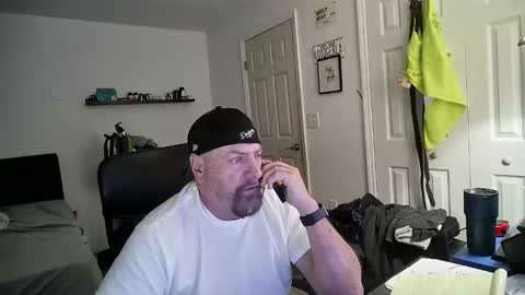 Snapshot of flaguy3233 chatting on 12/04/24, 04:05 Florida guy online show from 12/04/24, 04:05