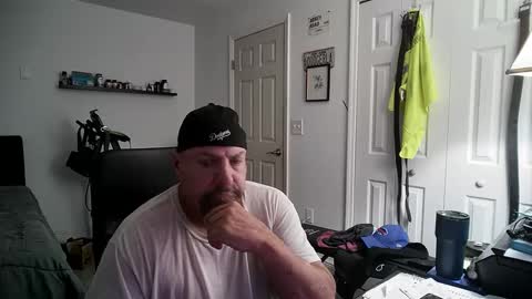 Snapshot of flaguy3233 chatting on 12/11/24, 04:18 Florida guy online show from 12/11/24, 04:18