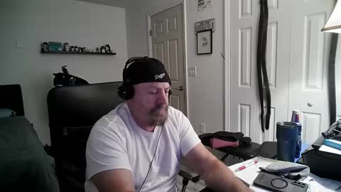Snapshot of flaguy3233 chatting on 12/25/24, 04:22 Florida guy online show from 12/25/24, 04:22