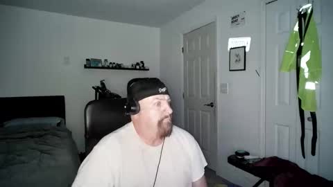 Snapshot of flaguy3233 chatting on 12/31/24, 05:33 Florida guy online show from 12/31/24, 05:33