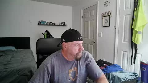 Snapshot of flaguy3233 chatting on 01/17/25, 11:40 Florida guy online show from 01/17/25, 11:40