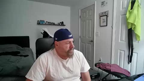 Snapshot of flaguy3233 chatting on 01/22/25, 04:13 Florida guy online show from 01/22/25, 04:13