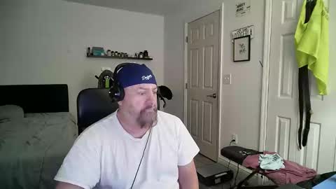 Snapshot of flaguy3233 chatting on 01/22/25, 08:06 Florida guy online show from 01/22/25, 08:06